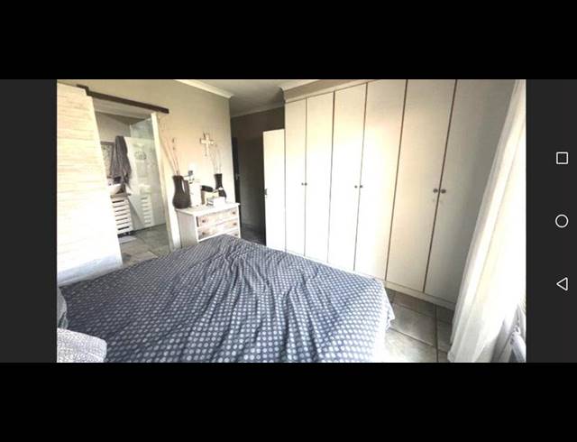 2 BEDROOM TOWNHOUSE FOR SALE IN ROOIHUISKRAAL NORTH